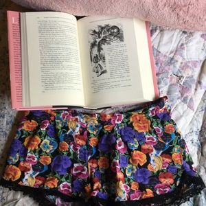 ⚡️Alice in wonderland floral shorts⚡️